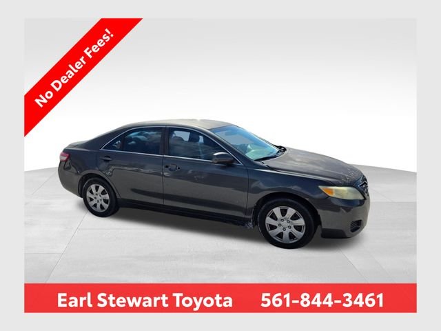 Used 2011 Gray Toyota LE image 1