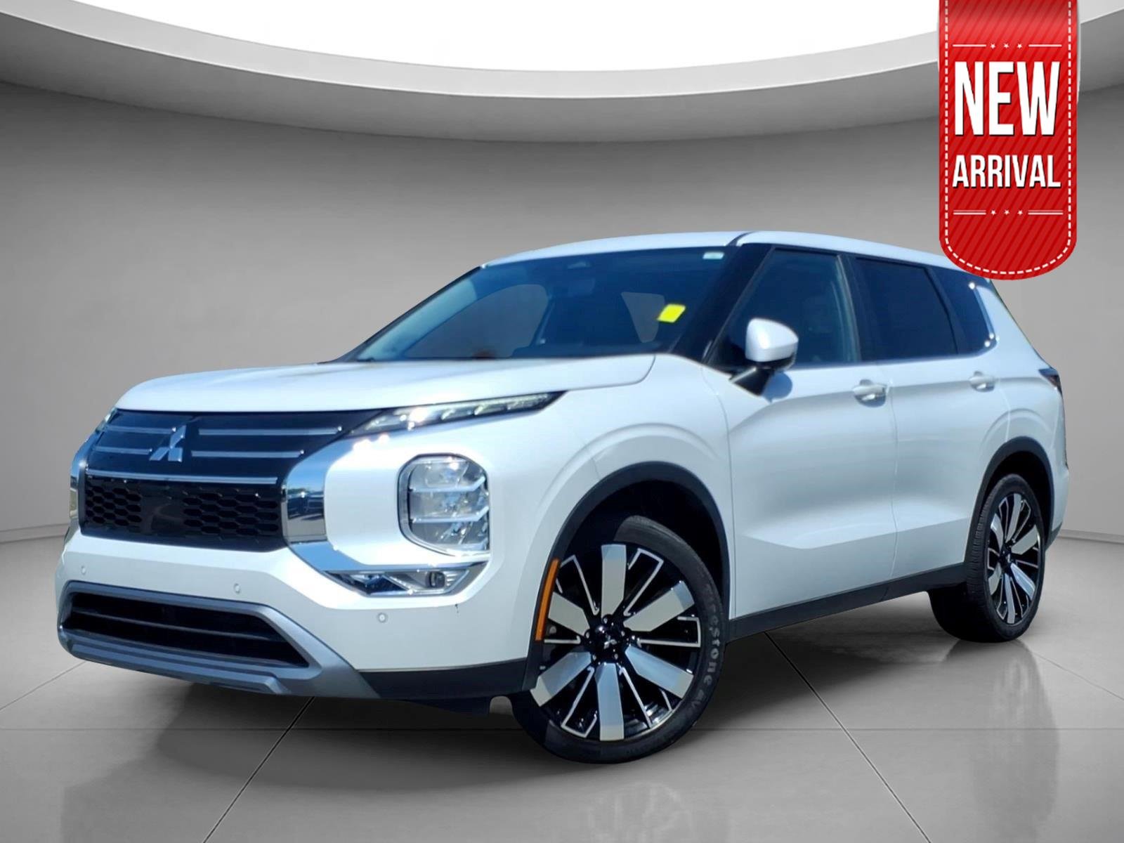 Used 2025  Mitsubishi SE image 1