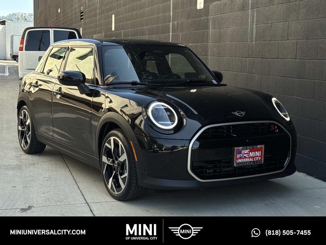 2026 MINI 4 Door Iconic