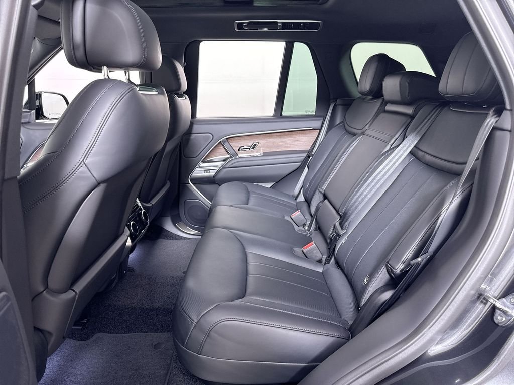 New 2026 Carpathian Grey Land Rover SE image 21