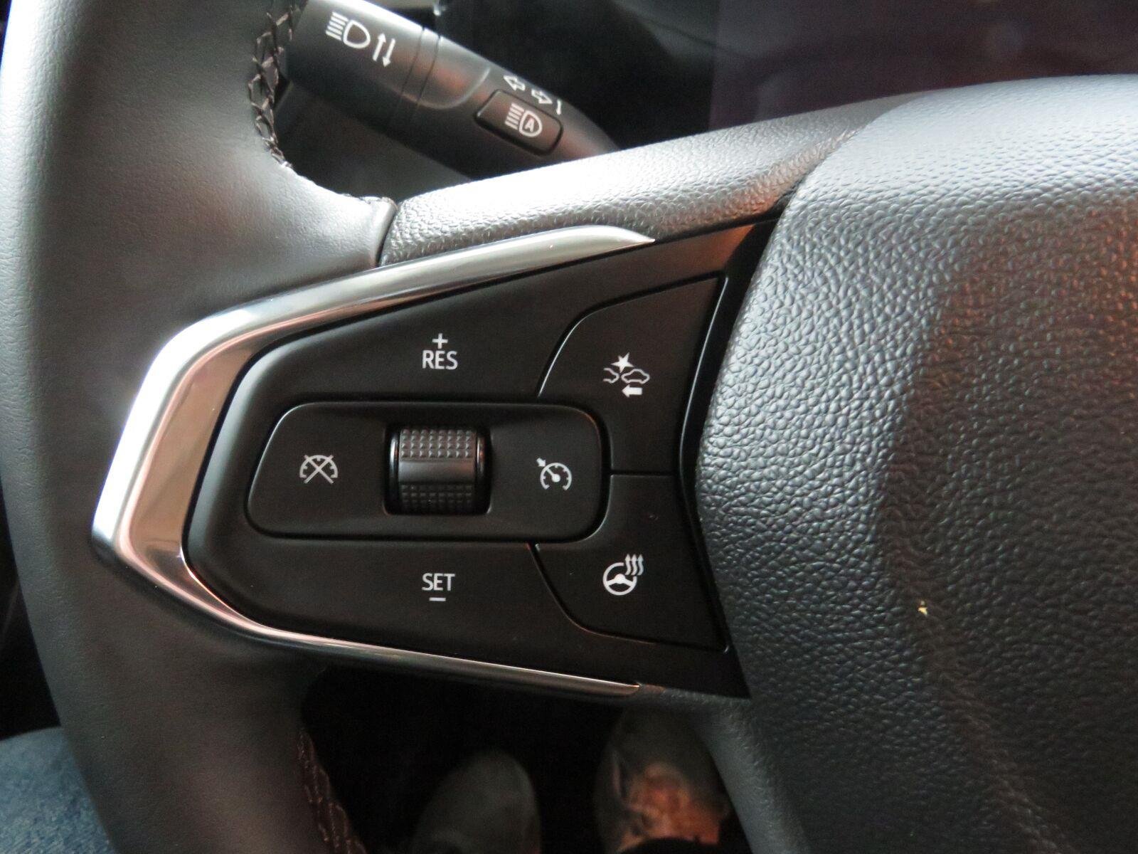 Used 2024 Summit White Chevrolet LT image 30