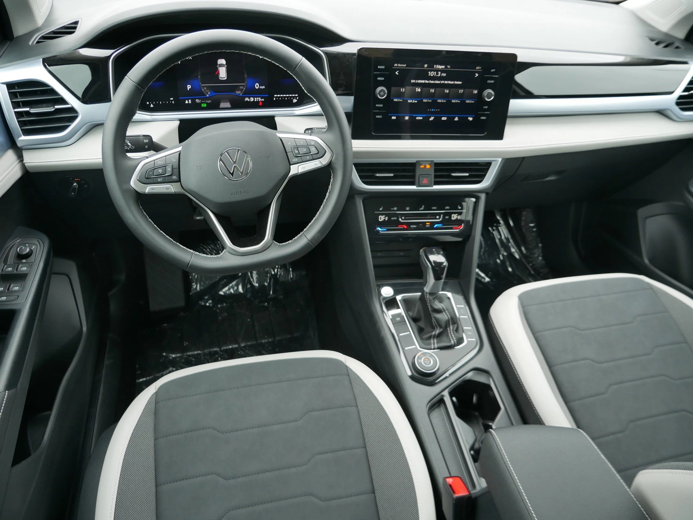 New 2026 Deep Black Pearl Volkswagen SE image 7