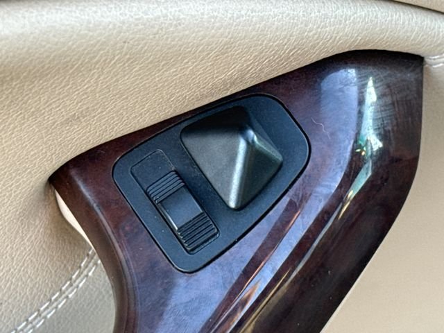 Used 2006  BMW 325Ci image 20