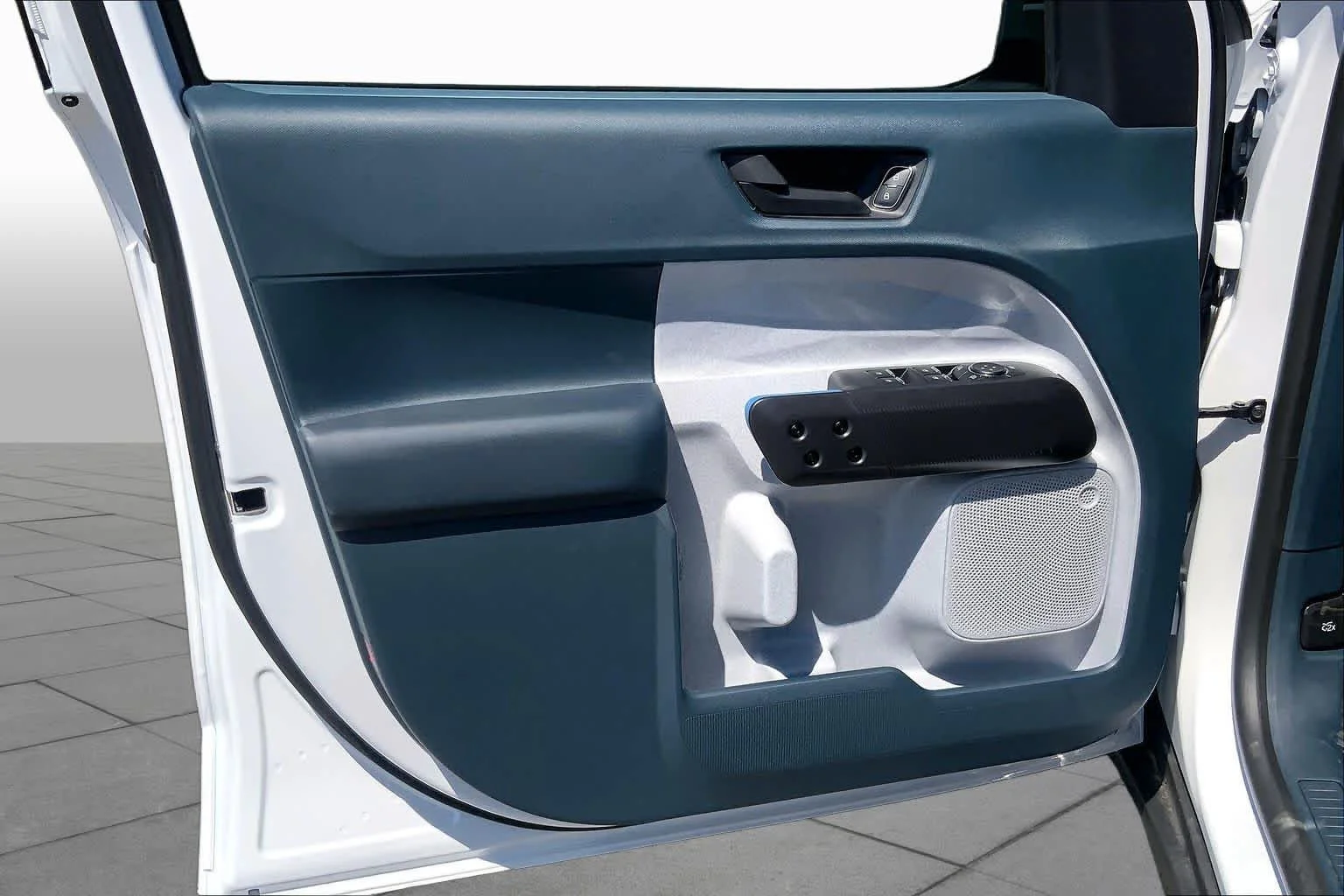 New 2026 Oxford White Ford XLT image 11
