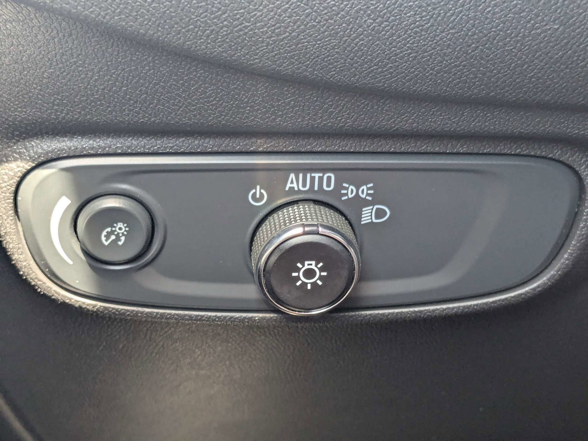 Used 2024 Summit White Chevrolet LT image 26