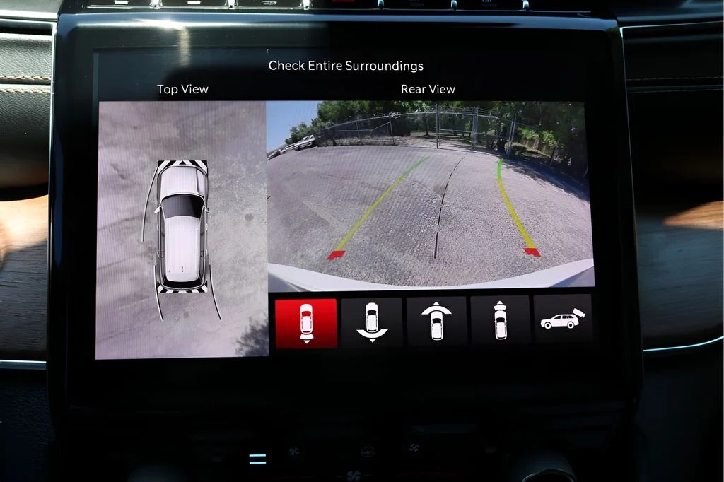 Used 2023 White Jeep Summit 4xe image 26