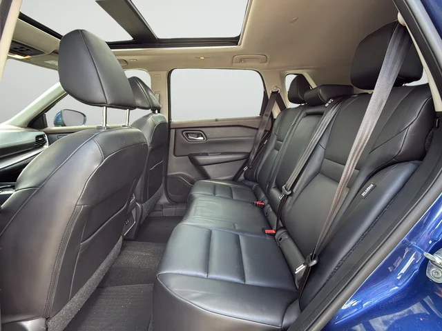 Used 2022 Blue Nissan SV image 15