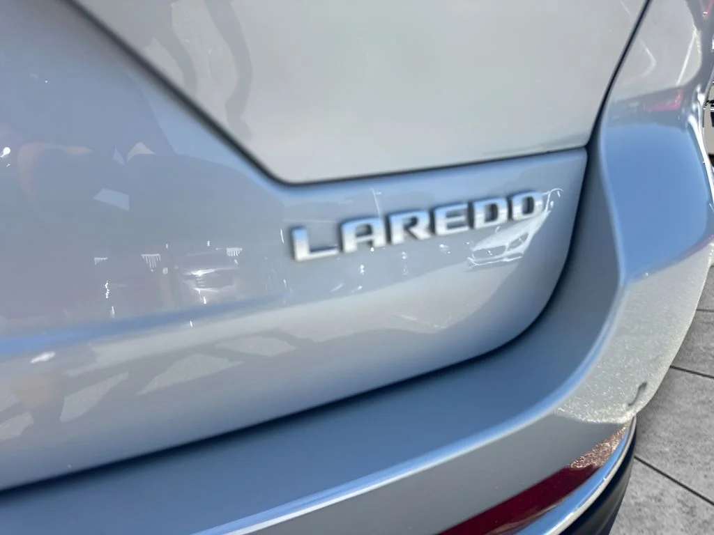 Used 2024 Silver Jeep Laredo image 25