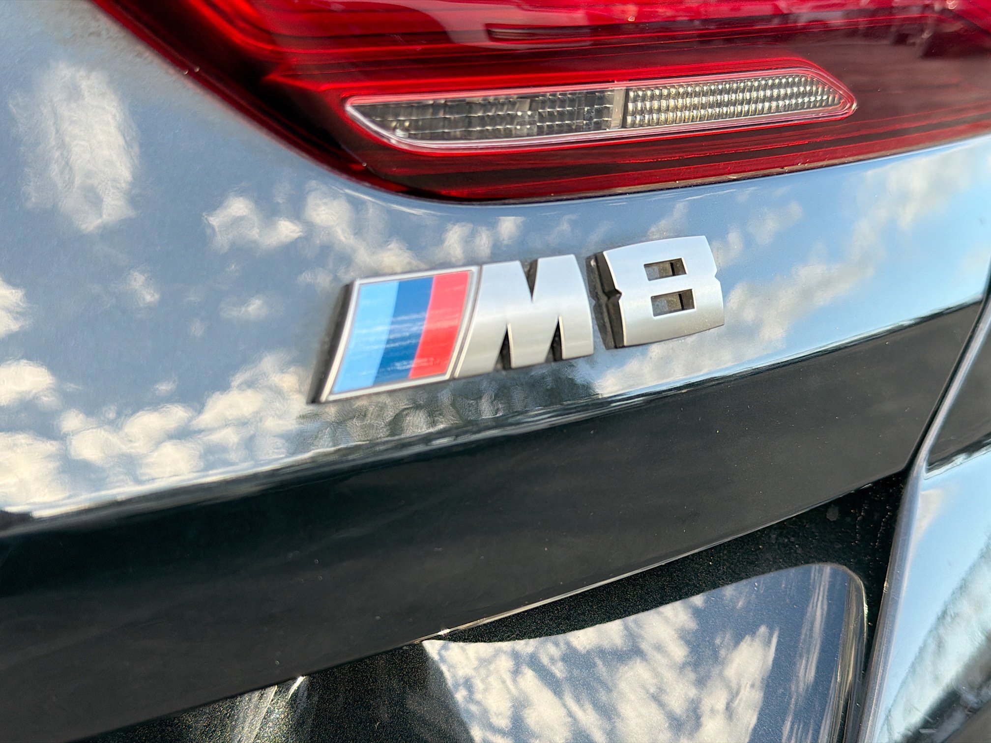 Used 2022 Black Sapphire Metallic BMW M850i image 11