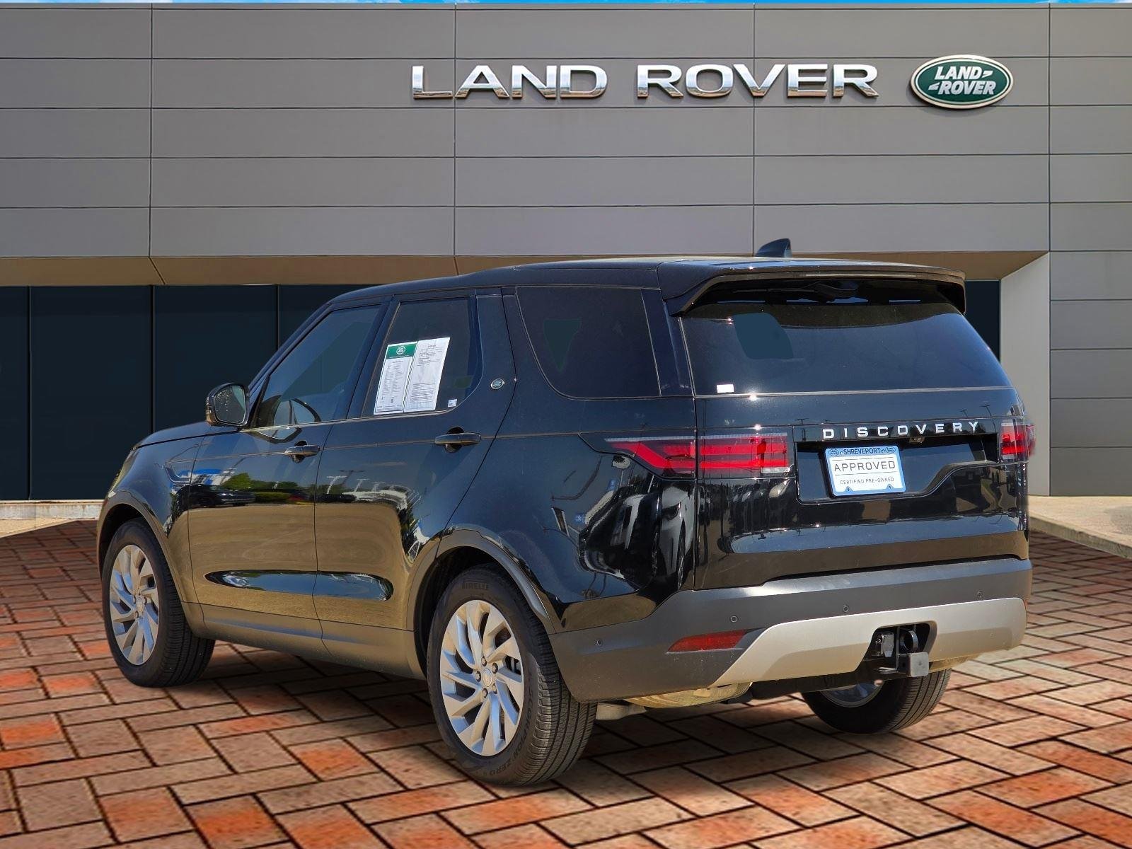 Used 2025 Santorini Black Metallic Land Rover S image 6
