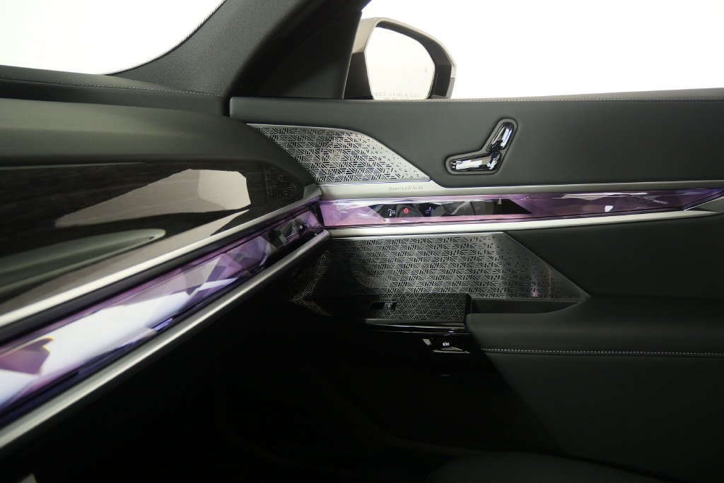 2026 BMW 7 Series 750e - Photo 27
