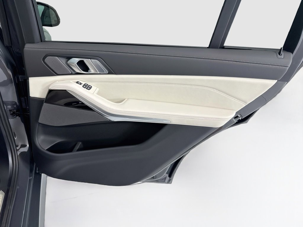 New 2027 Gray Metallic BMW xDrive40i image 27
