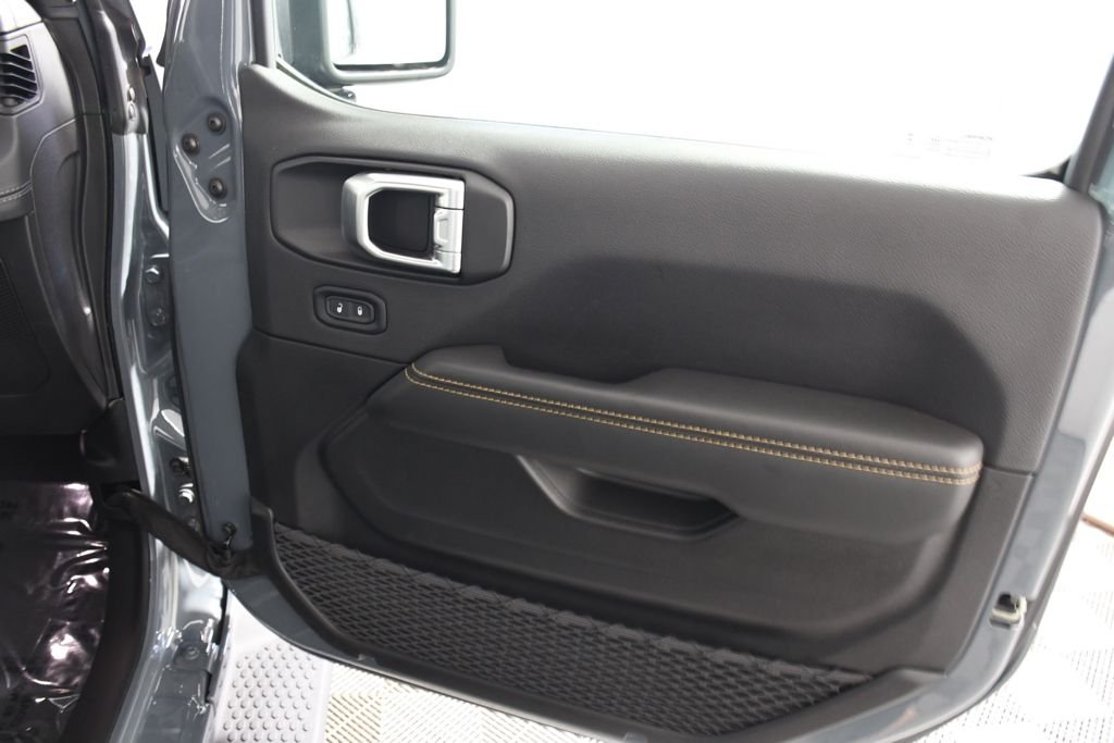 Used 2025 Anvil Clearcoat Jeep Sahara 4xe image 18