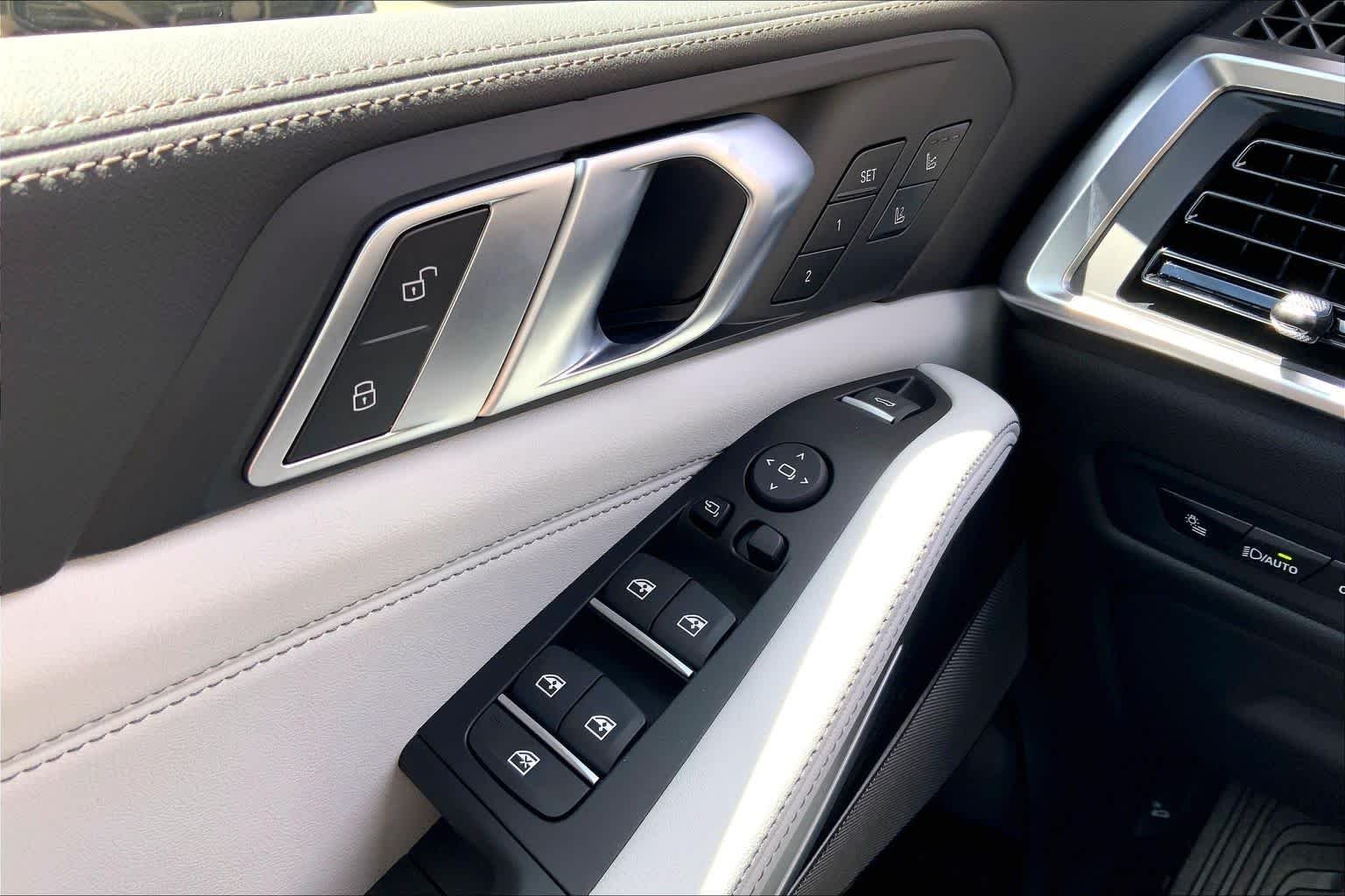 New 2026 Dravit Grey Metallic BMW xDrive40i image 19