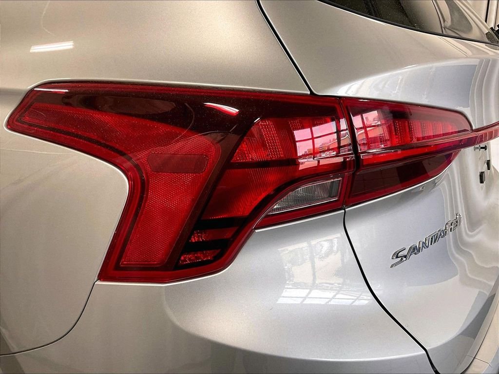Used 2023 Silver Hyundai SE image 34