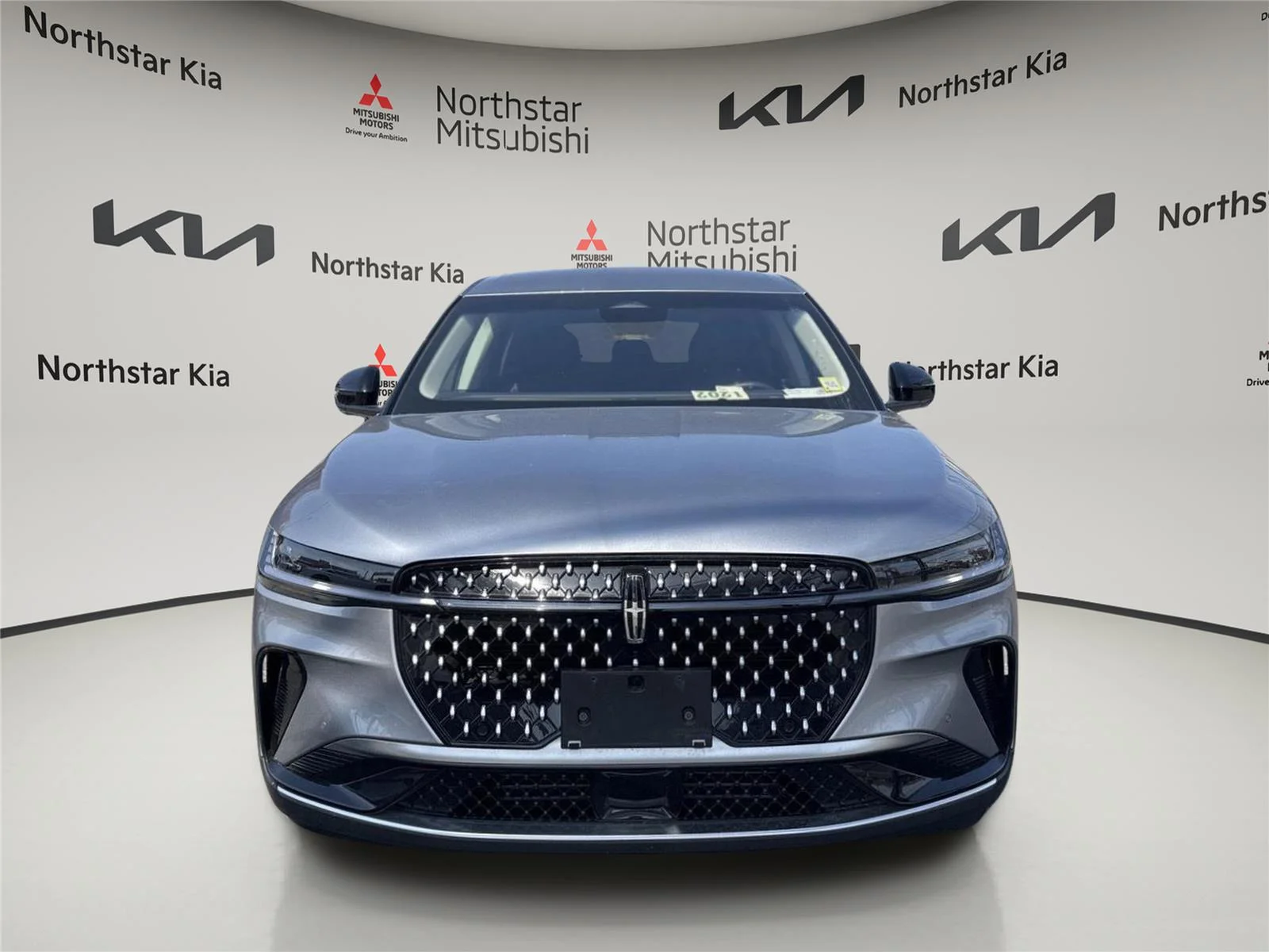 Used 2024 Silver Radiance Metallic Clearcoat Lincoln Premiere image 8