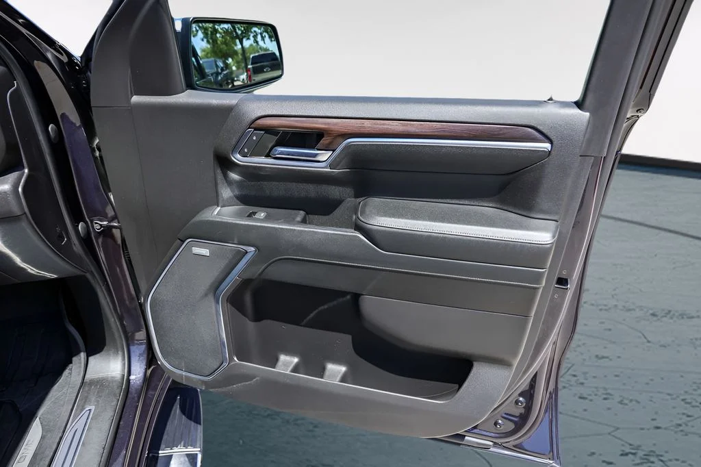 Used 2023 Silver GMC SLT image 30