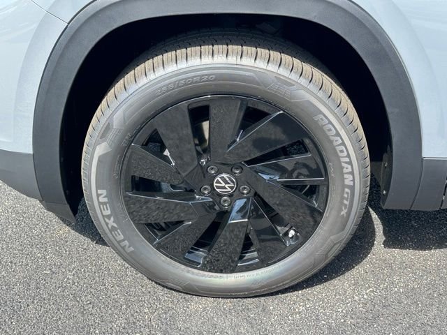 New 2026 Pure Gray Volkswagen 2.0T SE w/Technology image 10