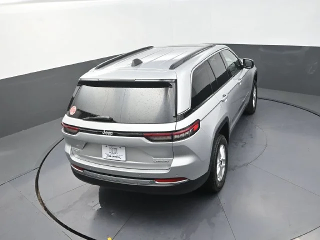 New 2026 Silver Zynith Exterior Paint Jeep Laredo X image 16