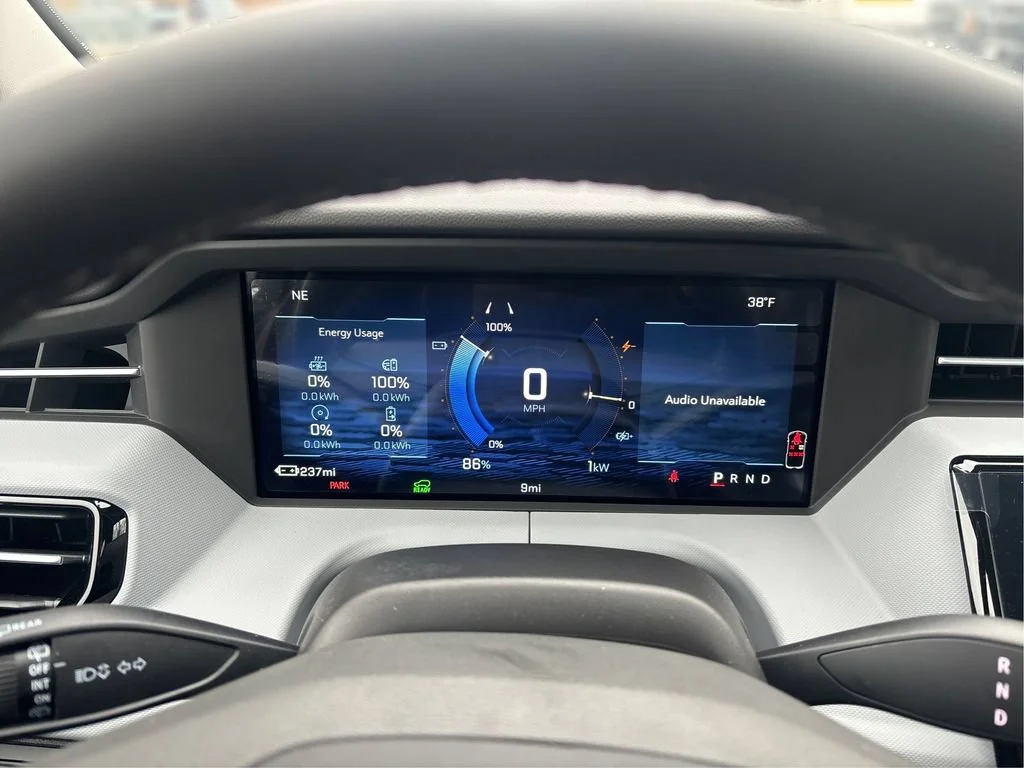 New 2027 Summit White Chevrolet LT image 17