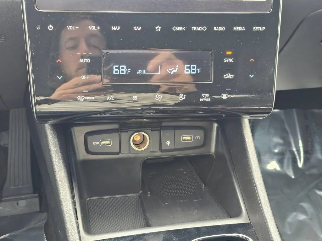 Used 2023  Hyundai Limited image 32