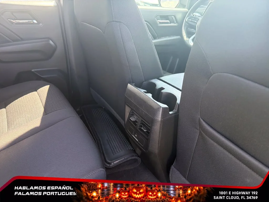 Used 2024 Summit White Chevrolet LT image 32