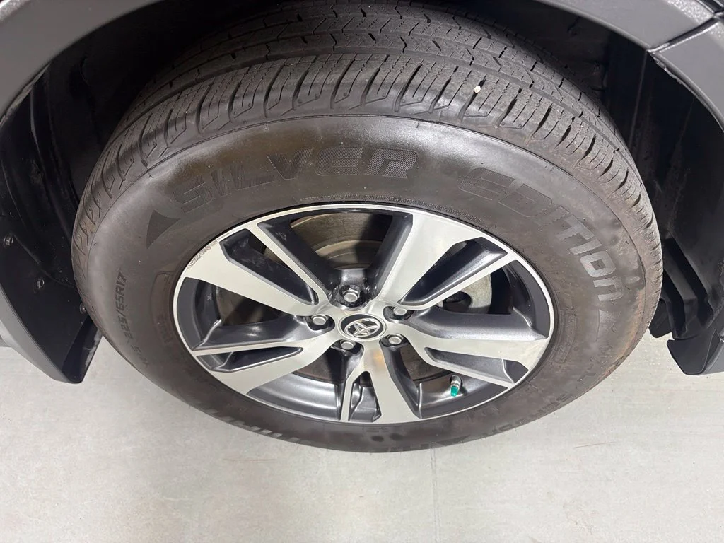 Used 2018 Black Toyota XLE image 11