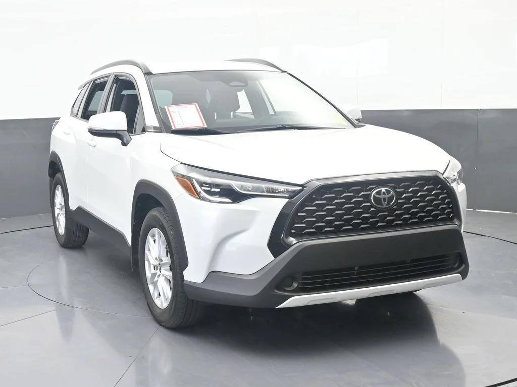 Used 2024 Pearl Toyota LE image 8