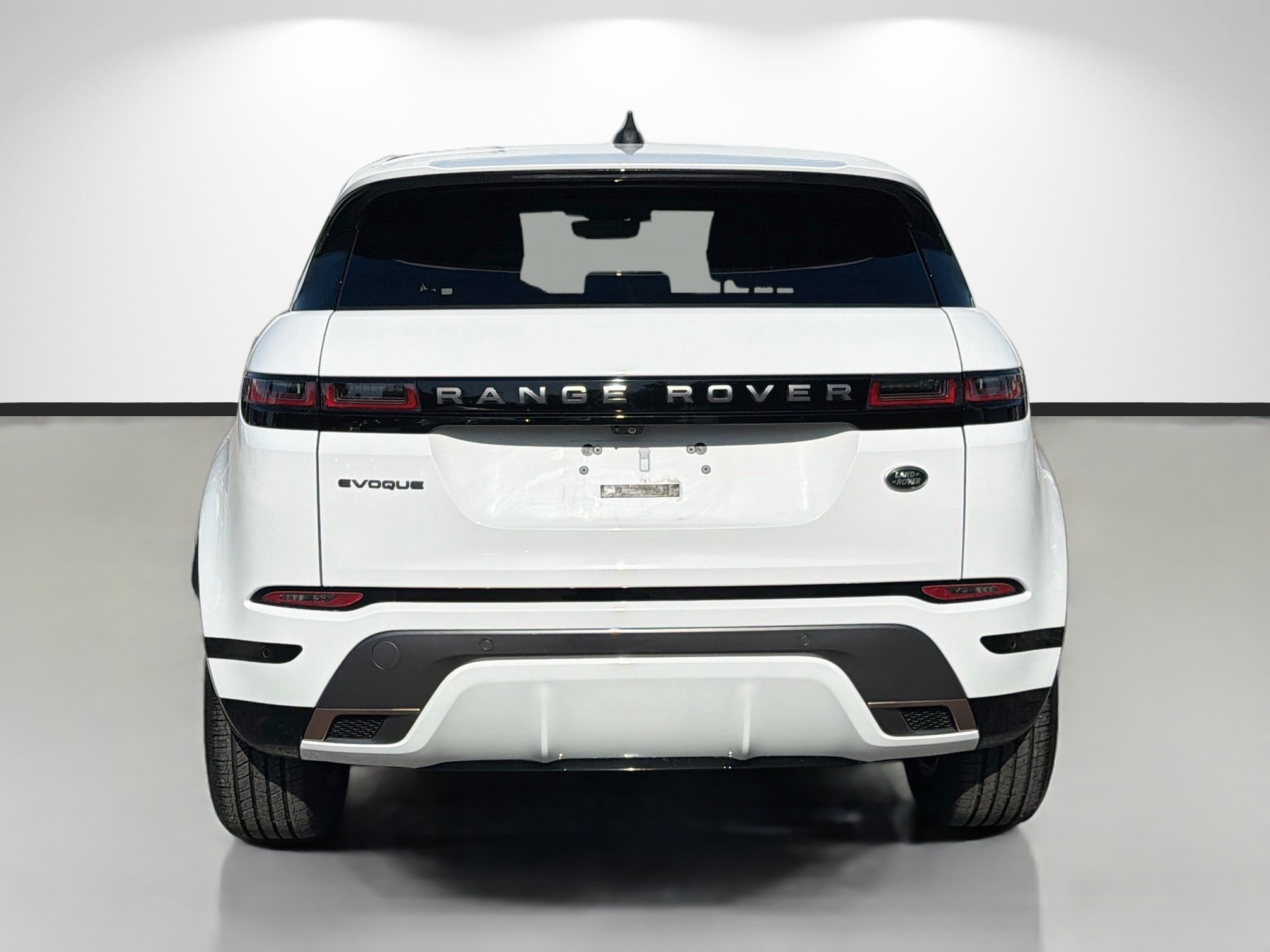 Used 2021 Fuji White Land Rover R-Dynamic S image 4