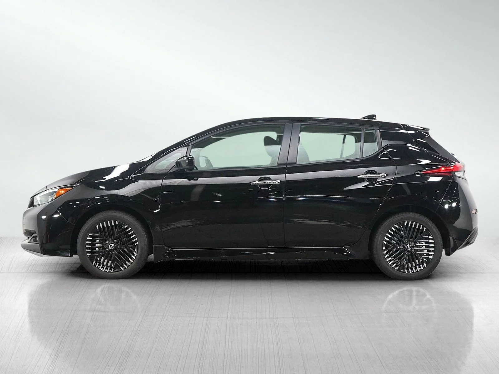 Used 2025 Nissan Leaf SV PLUS with VIN 1N4CZ1CV4SC557842 for sale in Wayzata, MN