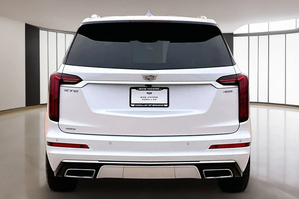 Certified Used 2025 Crystal White Tricoat Cadillac Premium Luxury image 4