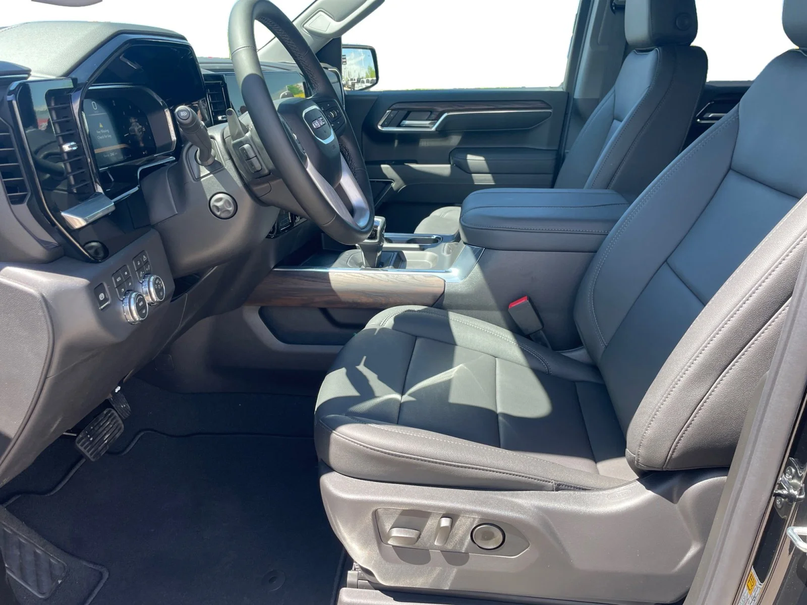 New 2026 Onyx Black GMC SLT image 14