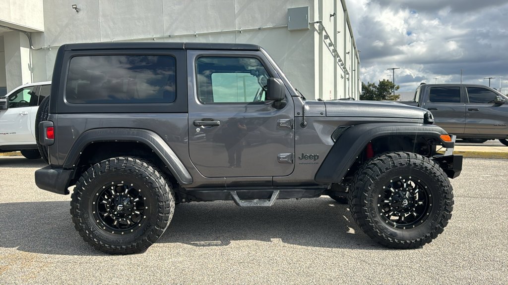 Used 2022 Gray Jeep Sport S image 8