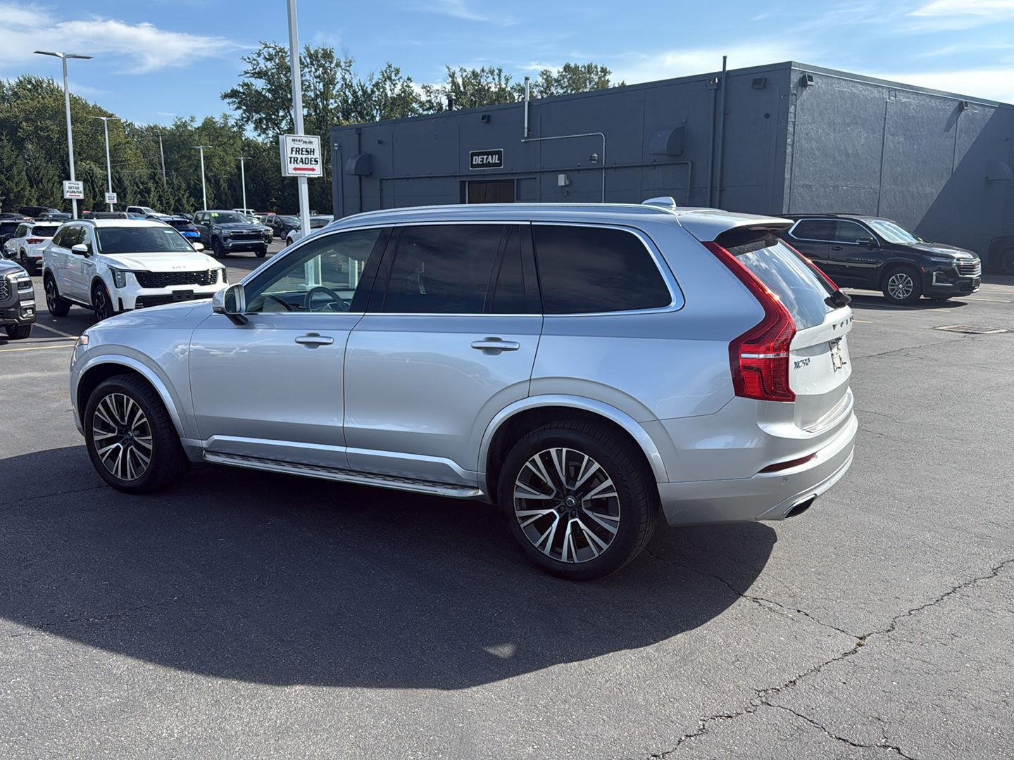 Used 2021 Bright Silver Metallic Volvo Momentum image 4