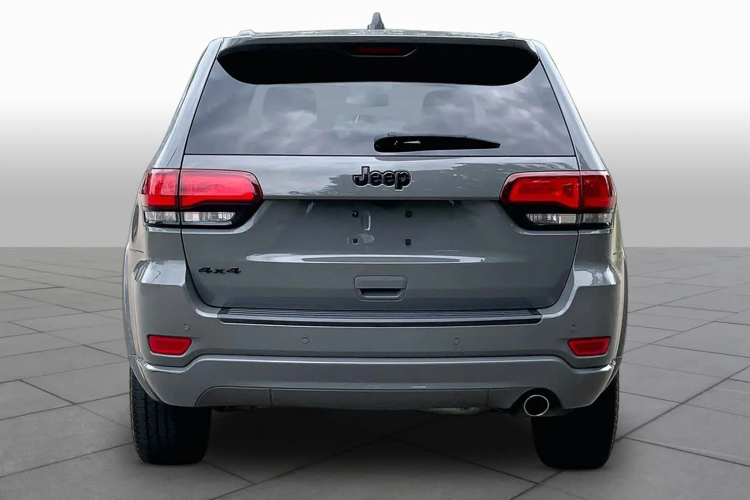 Used 2019 Sting-Gray Clearcoat Jeep Altitude image 5