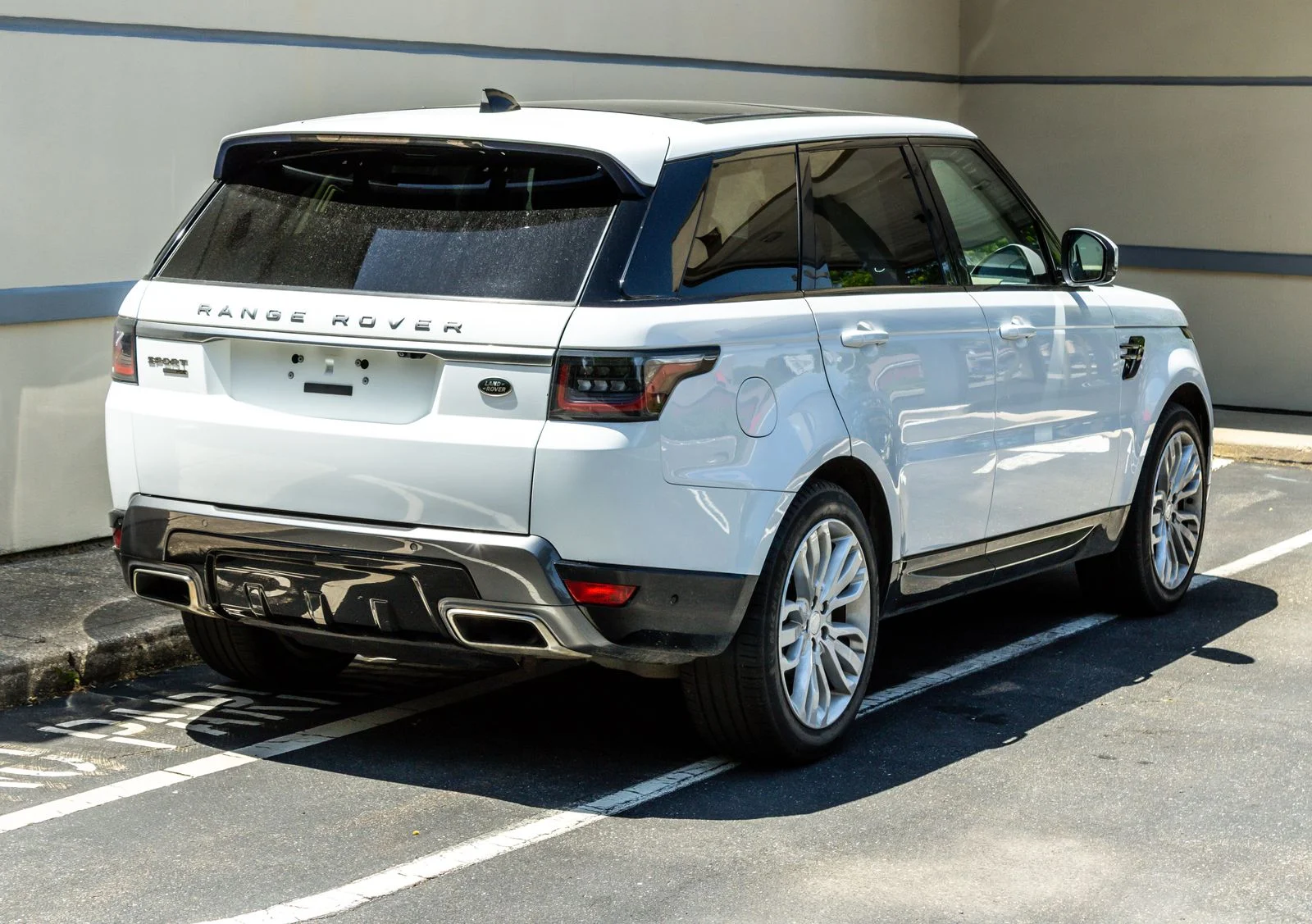Used 2019 White Land Rover HSE image 7