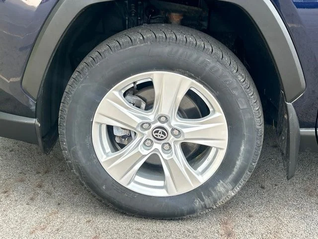 Used 2020  Toyota XLE image 15