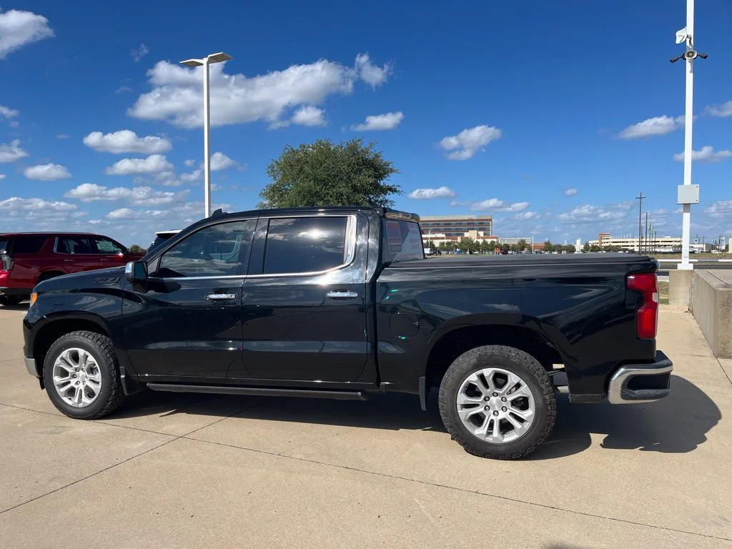 Used 2022 BLACK Chevrolet LTZ image 3