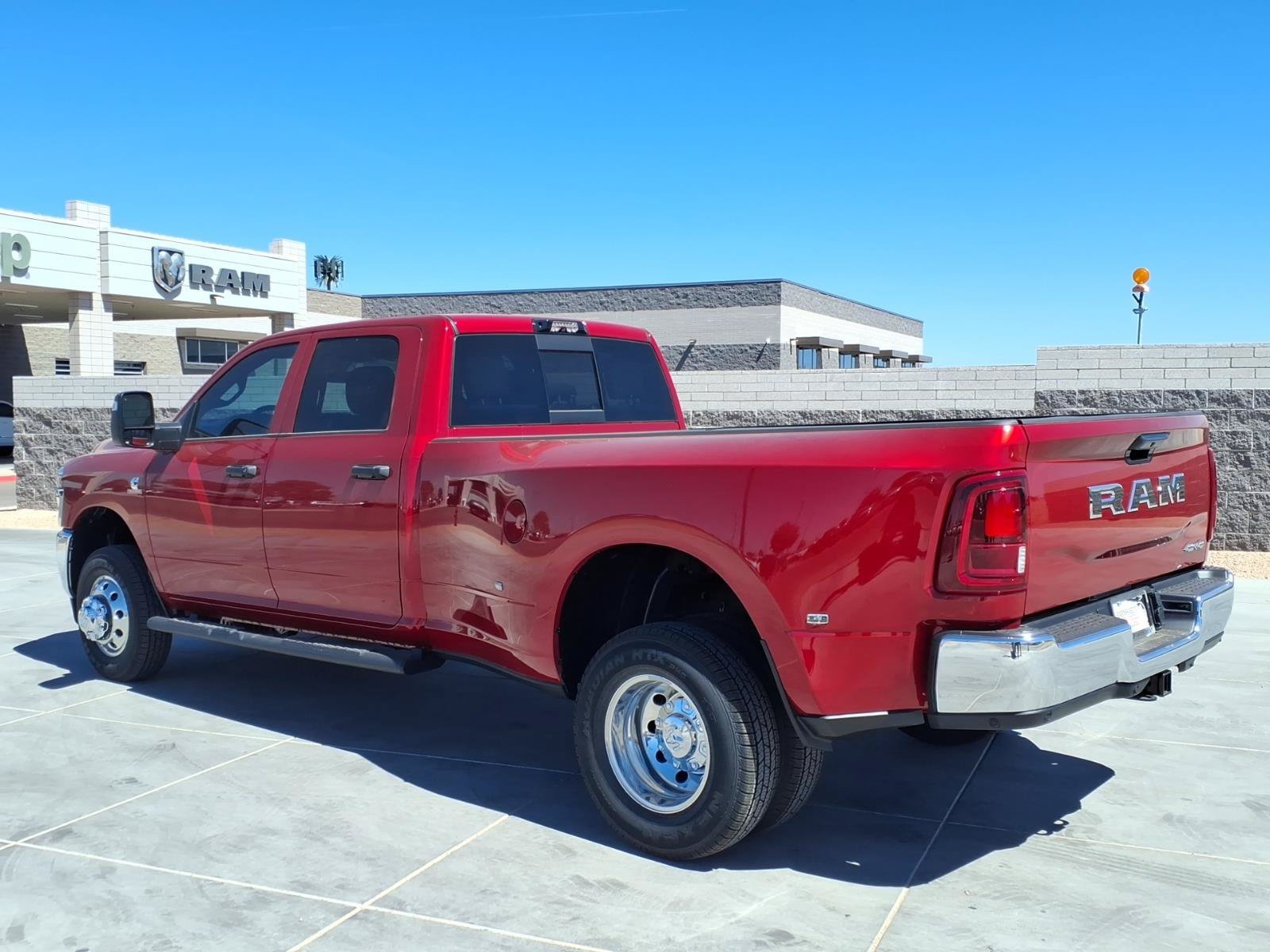 New 2026 Molten Red Pearl-Coat Exterior Paint RAM Tradesman image 4