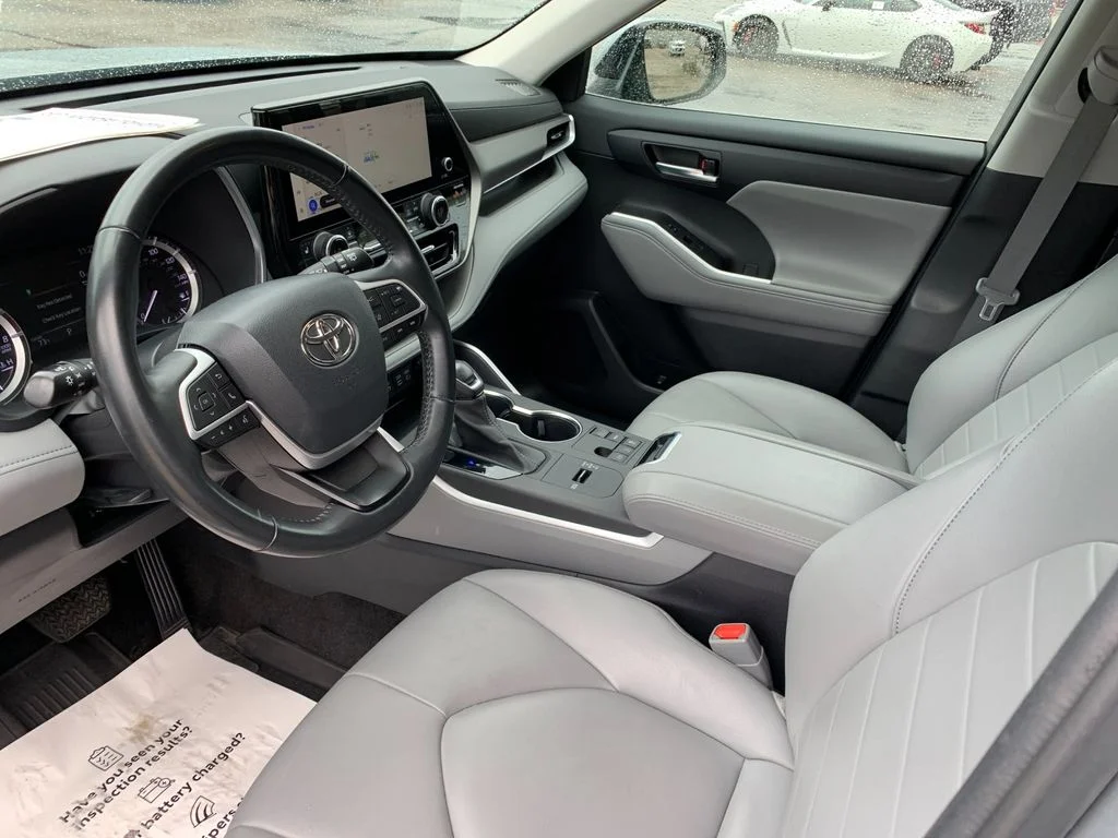 Used 2023 Silver Toyota XLE image 11