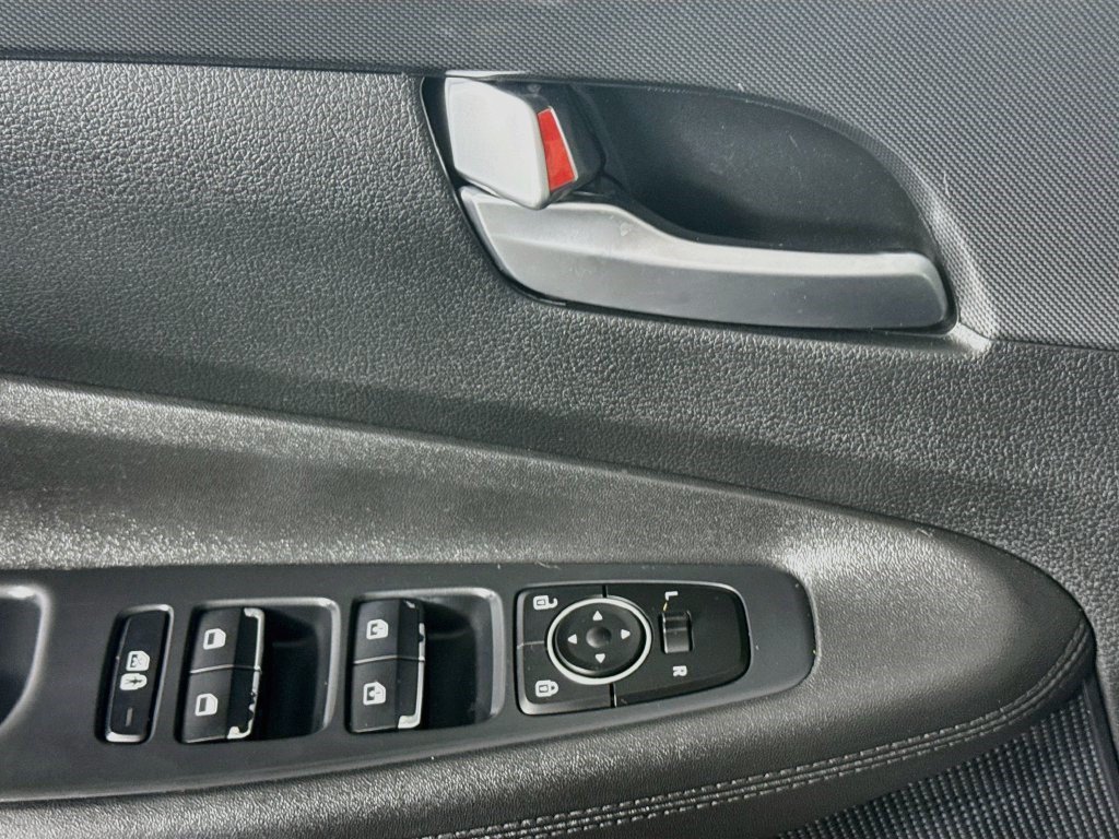 Used 2022 Hampton Gray Hyundai SEL image 20