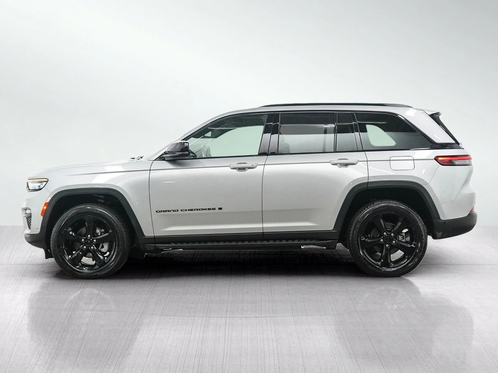 Used 2024 Jeep Grand Cherokee Limited with VIN 1C4RJHBG2RC148157 for sale in Hopkins, Minnesota