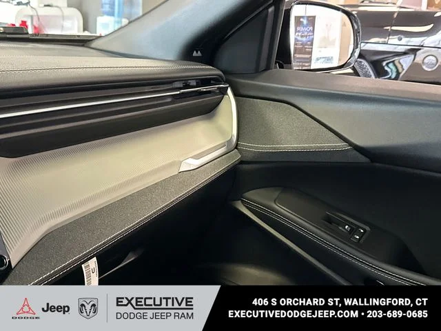 New 2026 Bright White Clear-Coat Exterior Paint Jeep Laredo image 16