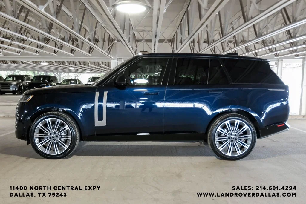 Used 2023 Portofino Blue Metallic Land Rover SE image 11