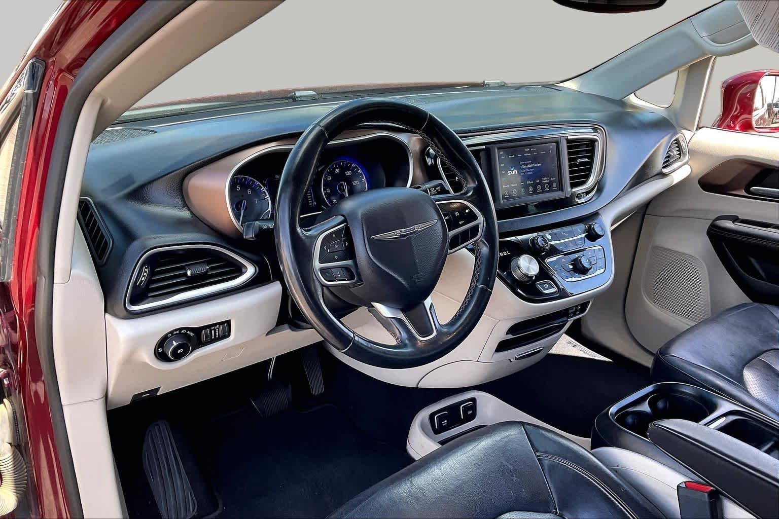 Used 2018 Velvet Red Pearlcoat Chrysler Touring L image 16