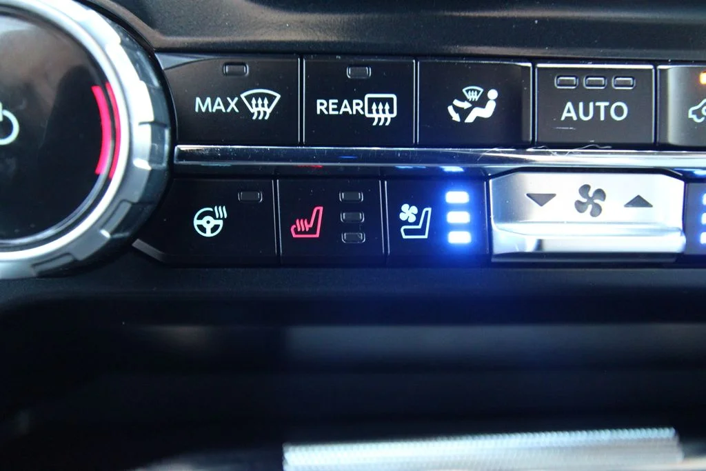 Used 2023  Ford Lariat image 12
