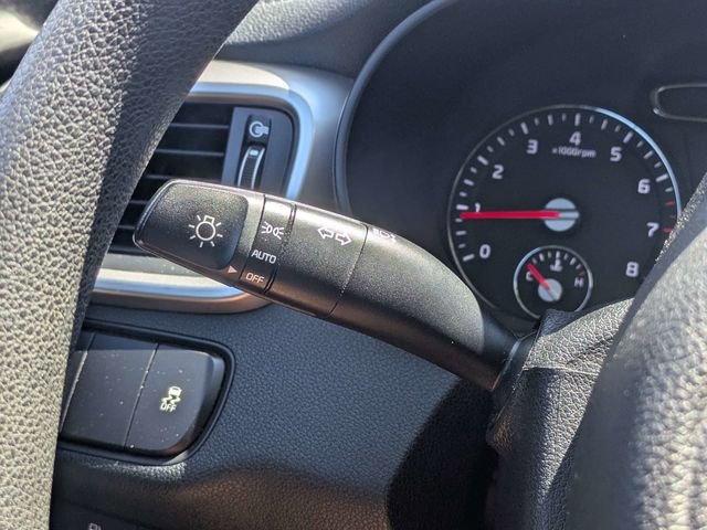 Used 2018 White Kia LX image 26