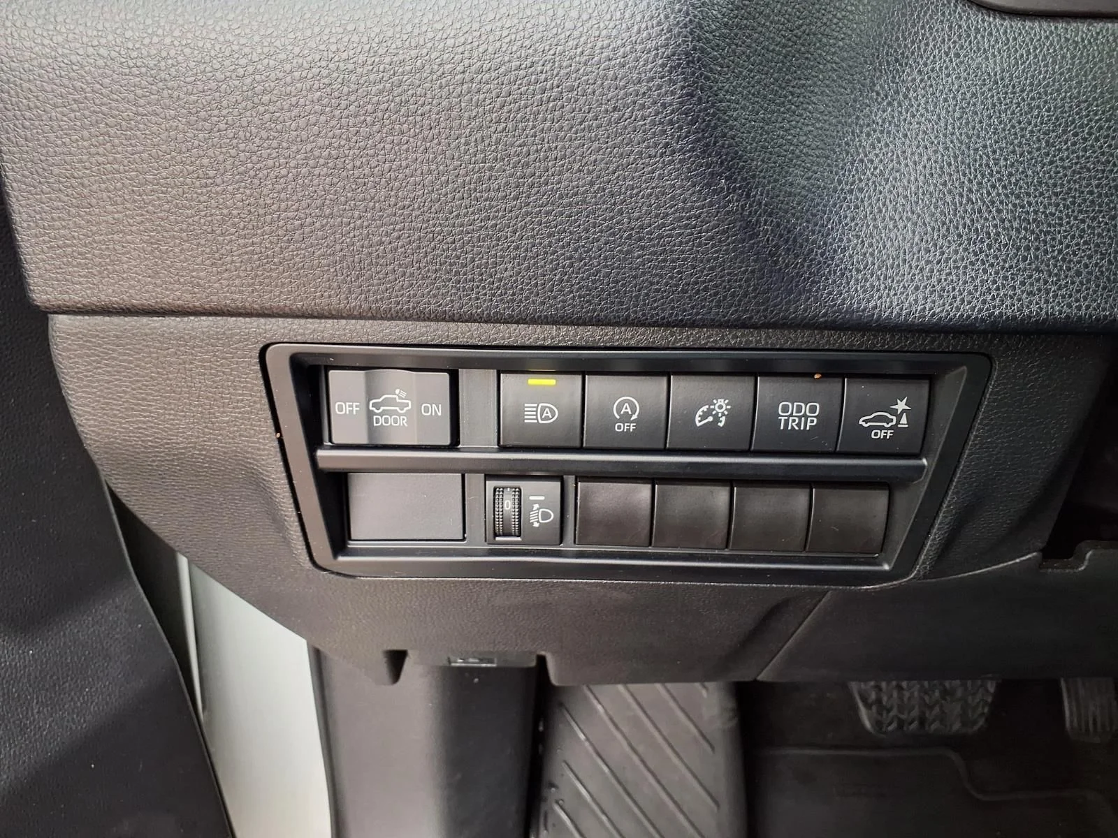 Used 2023 White Toyota SR5 image 21