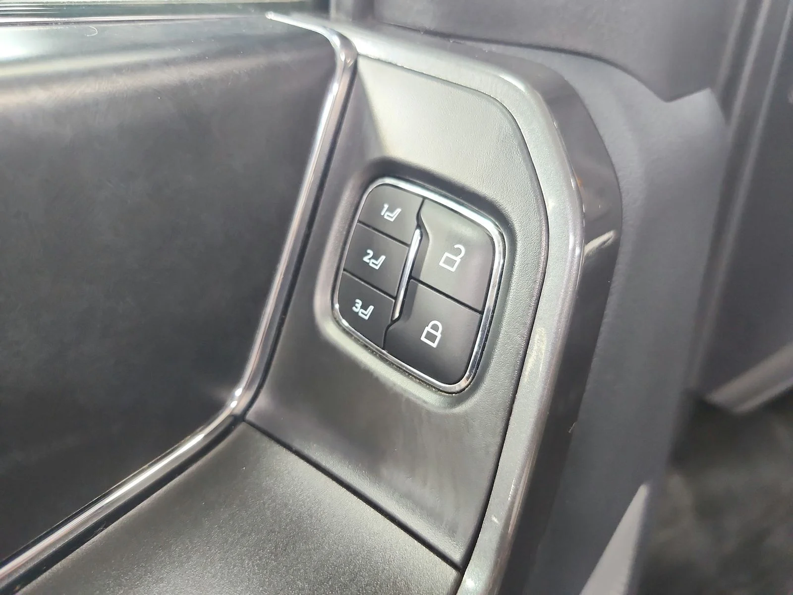 Used 2022 Oxford White Ford Tremor image 22