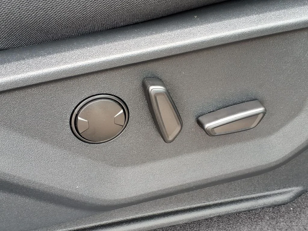 New 2026 Carbonized Gray Metallic Ford XLT image 12